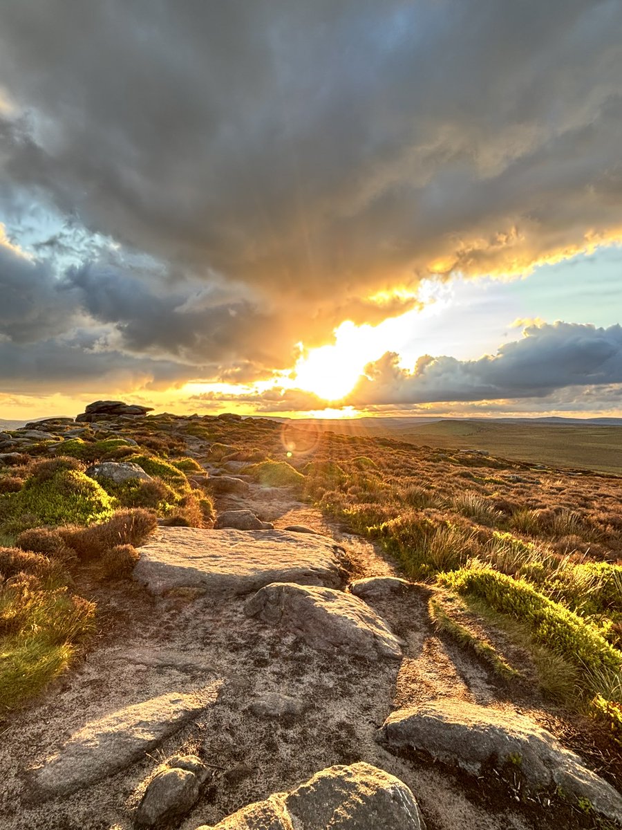 Sunsets in the Peak District hit different ☀️