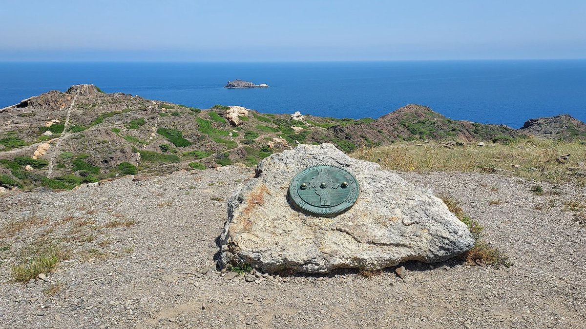 Els dos extrems de la Península Ibèrica, Cap de Fisterra-Cap de Creus.
Del primer raig de sol a l’últim.
#pncapdecreus #farcapdecreus
