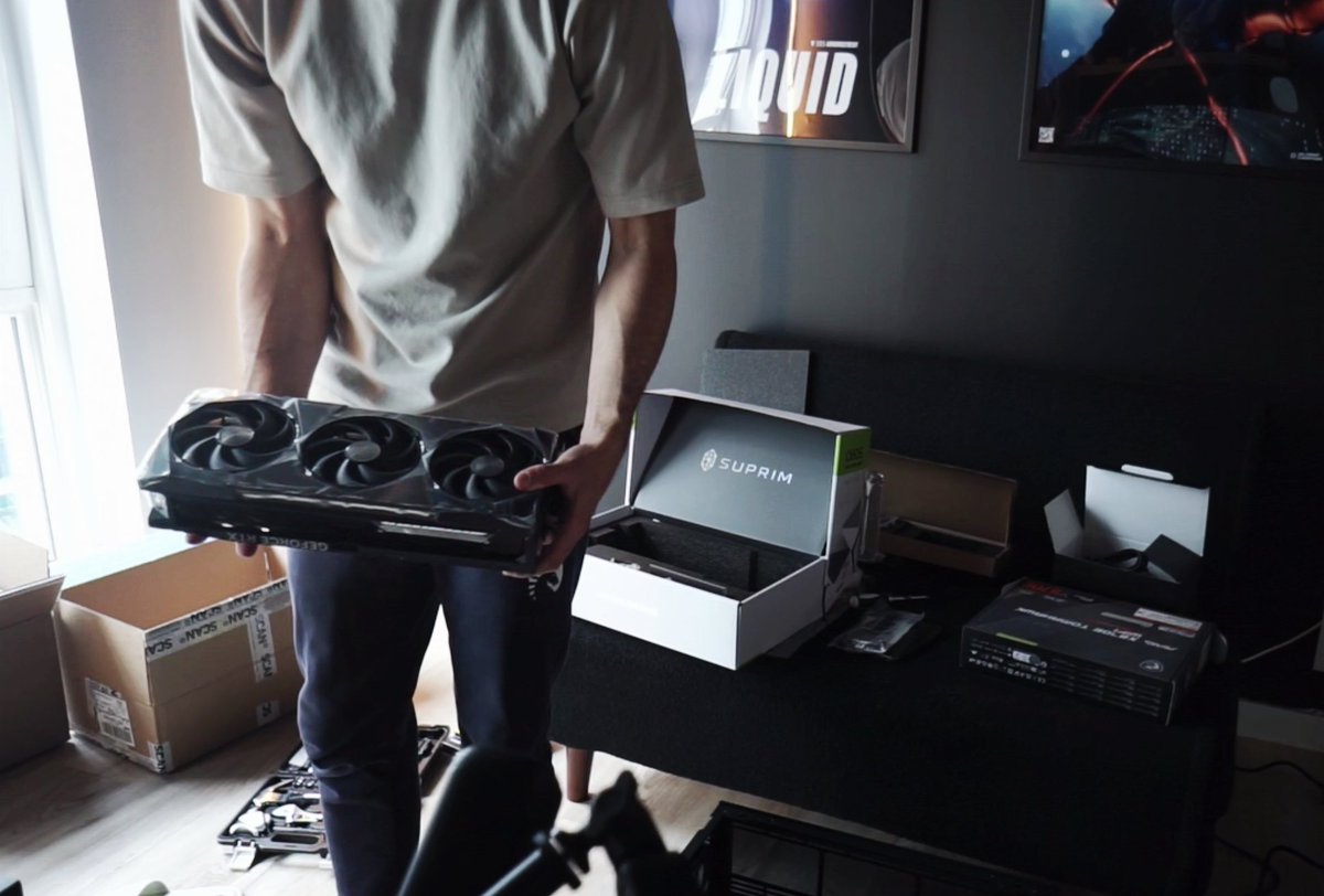 After 5 years, I finally upgraded my setup:

OLD 🆚 NEW:
2080 Ti 🆚 5090 Suprim
3900X 🆚 9950X3D
64GB DDR4 🆚 96GB DDR5
X570 Pro 🆚 X670E Tomahawk
SSD 2TB + 970 1TB 🆚 2x 990 Pro 4TB

The 5090 bends gravity. It’s massive! I can finally render fast. 🌊