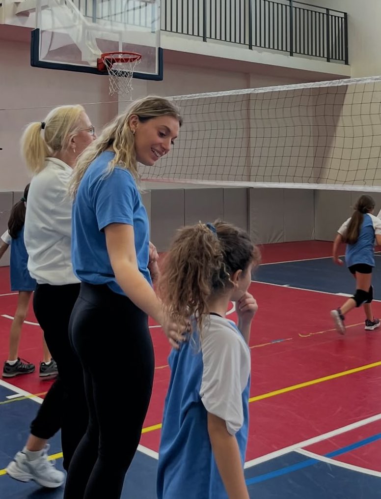 🗣️Cansu Özbay: “Kendi voleybol akademimi kurdum. İzmir’de çalışmaları devam ediyor. Voleybolu bıraktıktan sonra içinde kalacağıma inanıyorum çünkü bu spora aşığım. Voleybola, voleybolun bana verdiklerini vermeyi çok istiyorum.”

📺 x Sporun Renkleri