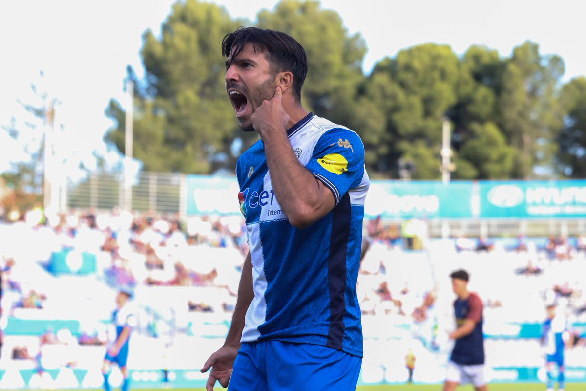 Me decían que no valía, que no tenía nivel, que no podía volver a jugar.
Pero, ¿Sabéis que?
Me mantuve callado, trabajando y confiando en mi mismo, porque nadie me ha regalado nada en el mundo del fútbol y el tiempo me ha vuelto a poner en esa categoría la cuál no merecía.