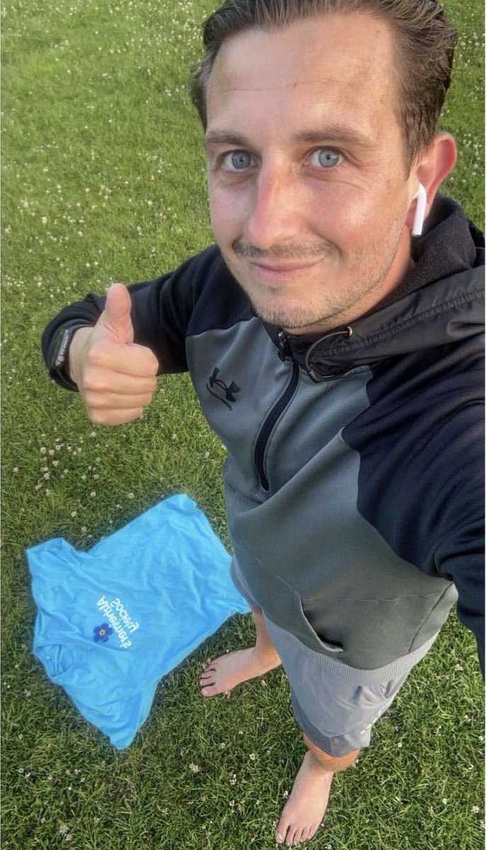 Haywaphi17's tweet photo. **PLEASE SHARE/DONATE**

Day 323 of 10k a day for a year barefoot🦶🏻🏃🏻‍♂️💙

323 10k’s in 323 days In bare feet 
1,936 Miles down 
42 days to go 
0 days off 

In aid of @alzheimerssoc 🧠💙 @Everton #everton 

https://t.co/ZYI1WrW3my https://t.co/Ww9ogFRLvW