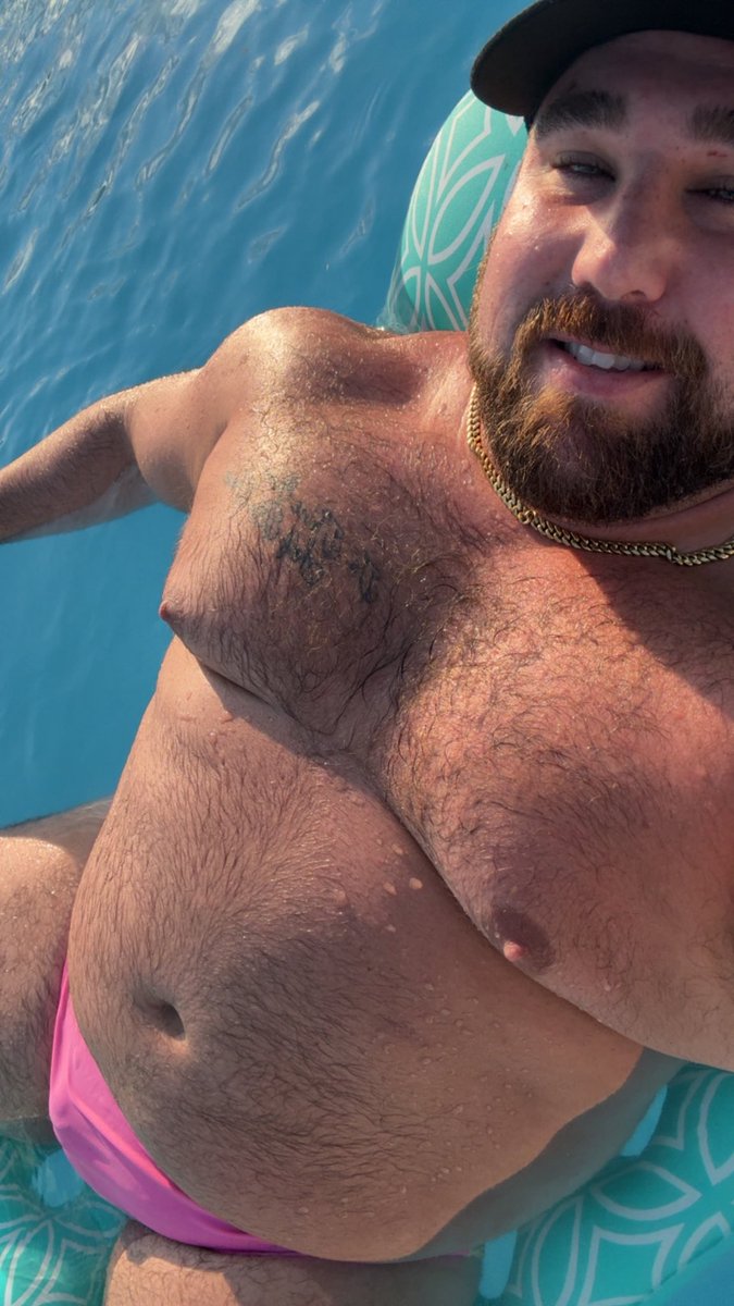 DaddyLee90's tweet photo. Pool Days Are The Best Days https://t.co/BJXDDTqyyQ