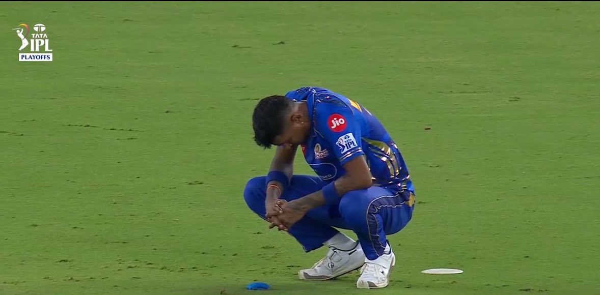 imkevin149's tweet photo. You gotta feel for Hardik Pandya Apparently no one supports him in the den so called One family has gone into pieces, I hope he joins RCB in future he deserves better teammates and fans. https://t.co/JFCHGZsFpn