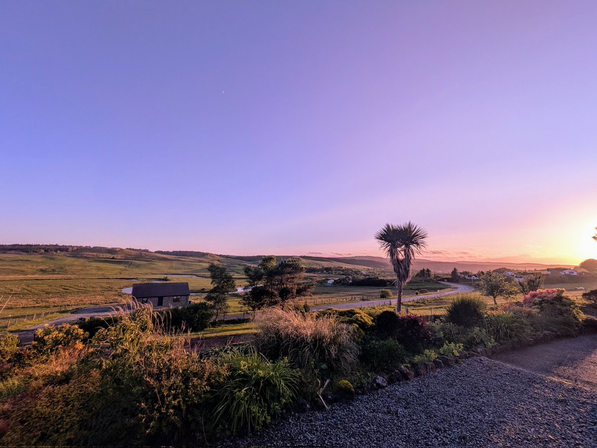 Graeme Deas (@graemedeas) on Twitter photo A day of light showers on Skye, in-between some very nice weather, here is current Sunset at Skeabost 👌 could be worse <a href="/BBCScotWeather/">BBC Scotland Weather</a> #weatherwatchers A day of light showers on Skye, in-between some very nice weather, here is current Sunset at Skeabost 👌 could be worse <a href="/BBCScotWeather/">BBC Scotland Weather</a> #weatherwatchers