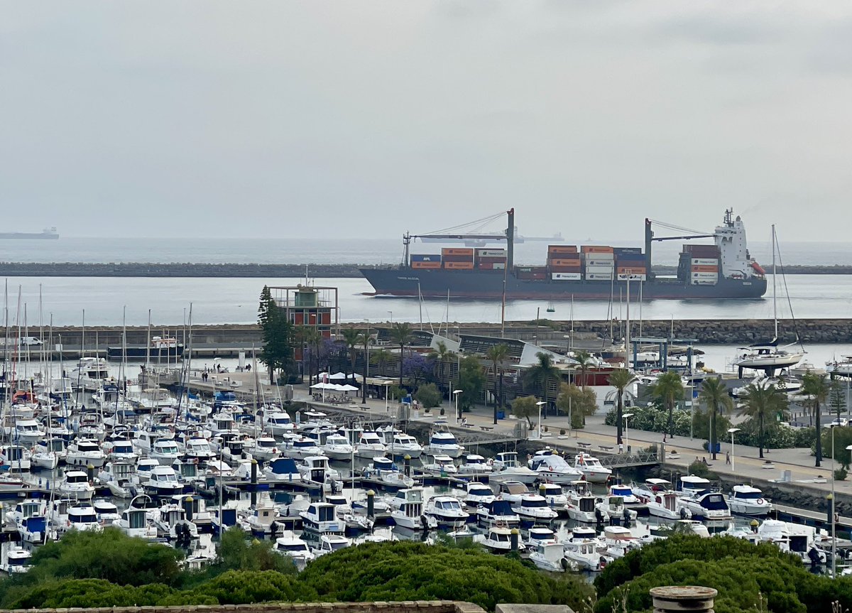 dperez_f's tweet photo. El Puerto de Huelva @APHuelva sigue imparable , cada vez es más frecuente ver entrar y salir los #ContainerShip, en este caso el #OkeeAlicia. 

Vistas desde el @hotelmapmazagon https://t.co/v0MfXKX5Su