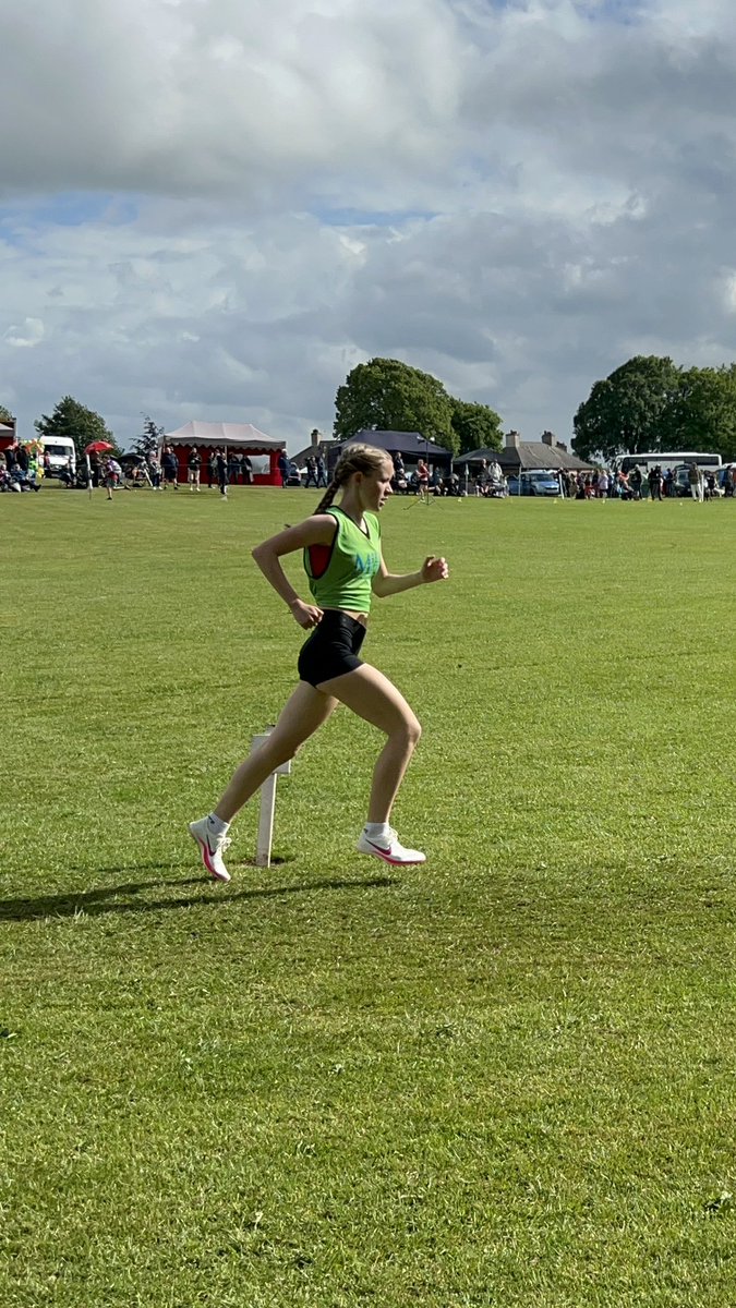 Back to where Amber’s introduction to the games circuit began, Markinch, where we experienced 4 seasons in one day!  Always great to catch up with some familiar faces.  Not a bad day with prizes in the 400m, 800m and the mile.