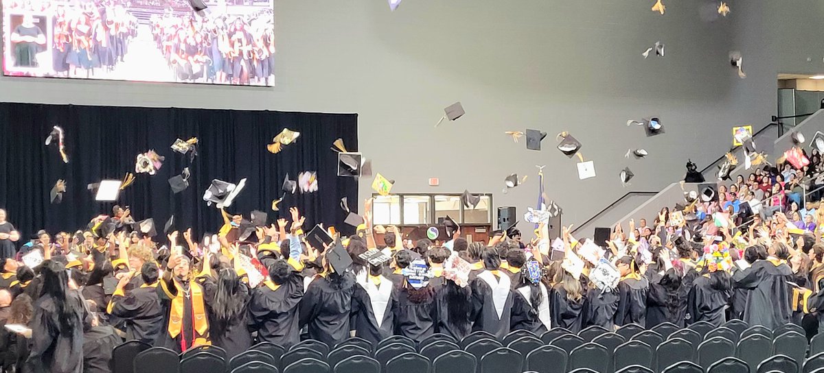 Never gets old! Congratulations, #Classof2025! 🎉 <a href="/cwhs_springisd/">Carl Wunsche Sr. High School</a>