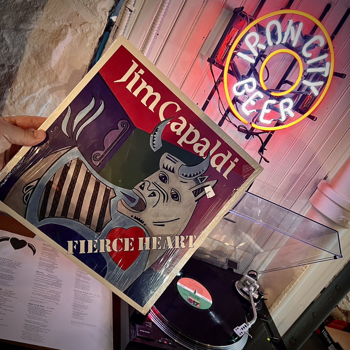 1983… 

#JimCapaldi
#FierceHeart

Fresh synthesizer…!! ❤️🤘

And it’s what’s spinning in Pittsburgh…