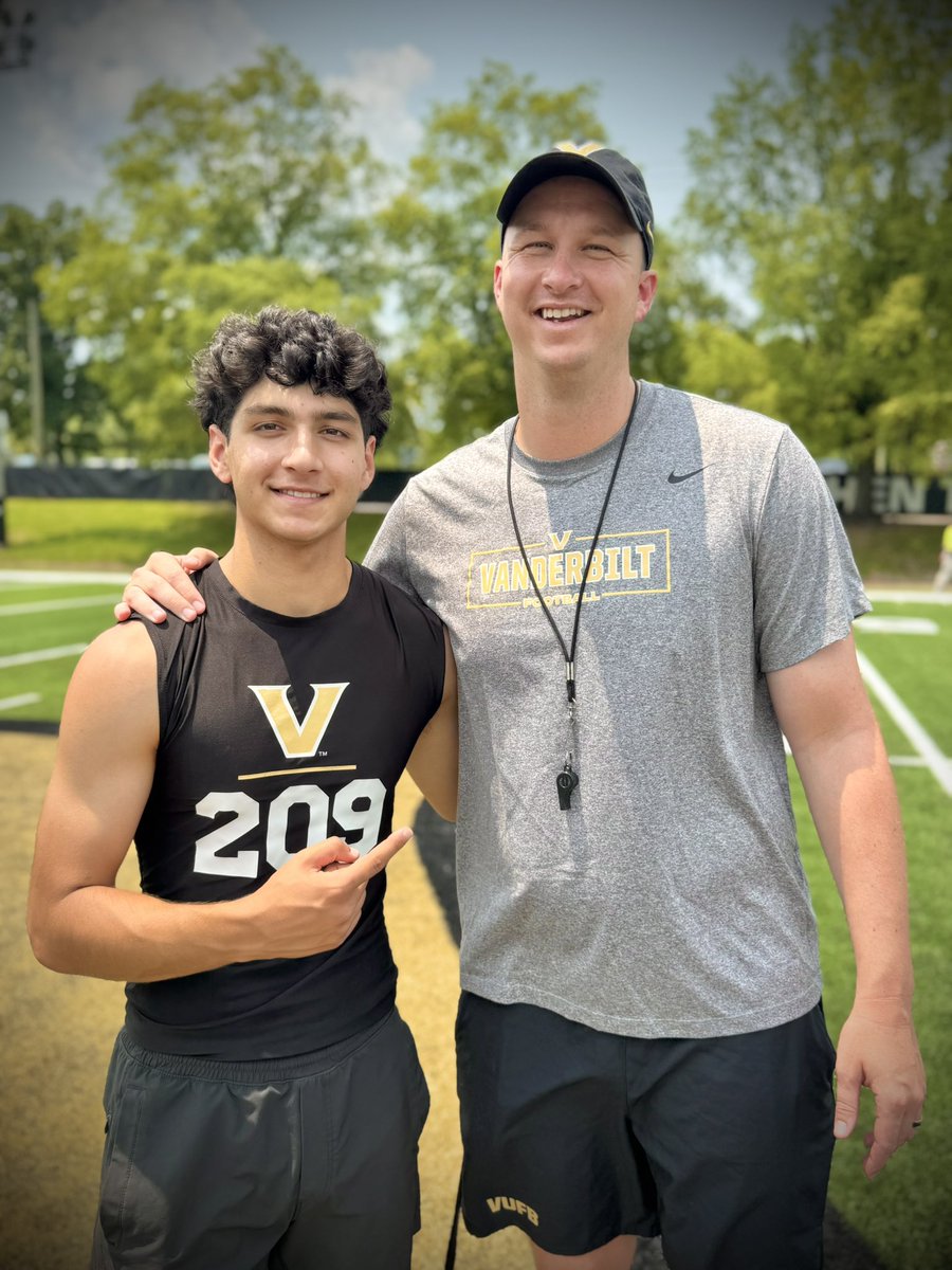 AdityaKaul2026's tweet image. Had a great time at @VandyFootball specialist camp today- won the punt competition with a 54 yd 4.61 s ball.
Thanks to @CoachGallantST @coachj_lepak @haberer_nick for running a great camp! #AnchorDown ⚓️
@coachstewgocats @thedawsonzim @_Mike_McCabe @OneOnOneKicking…