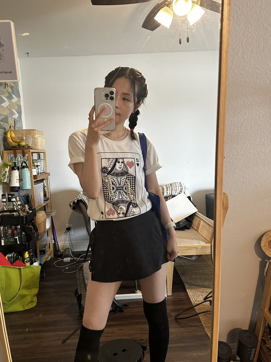 idkgrace's tweet photo. Day 2!! heading to the venue soon - ill be near this area in VIP and also walking around so if you see me come ask for a fann 🥰 https://t.co/5d5e1fAKAF