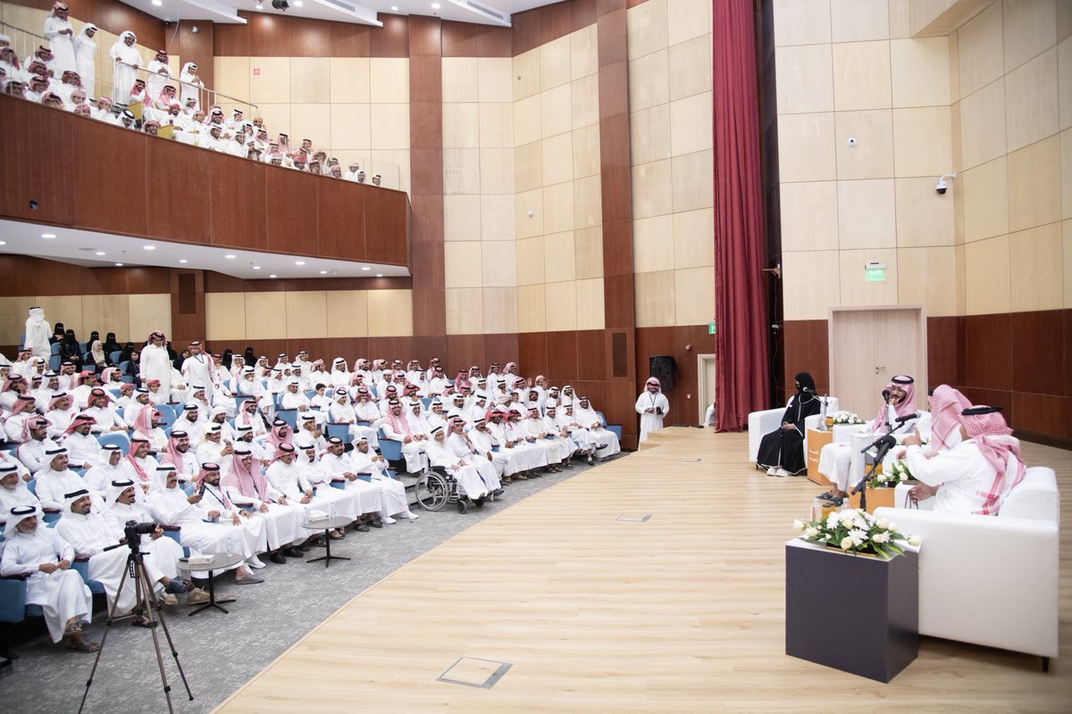 Toota_08's tweet photo. امسية شعرية رائعة في بيت الثقافة بنجران والقادم اجمل ❤️ @CultureHousesSA @MOCPerformArt @MOCSaudi @MOCLibraries https://t.co/ATzCO79oDe