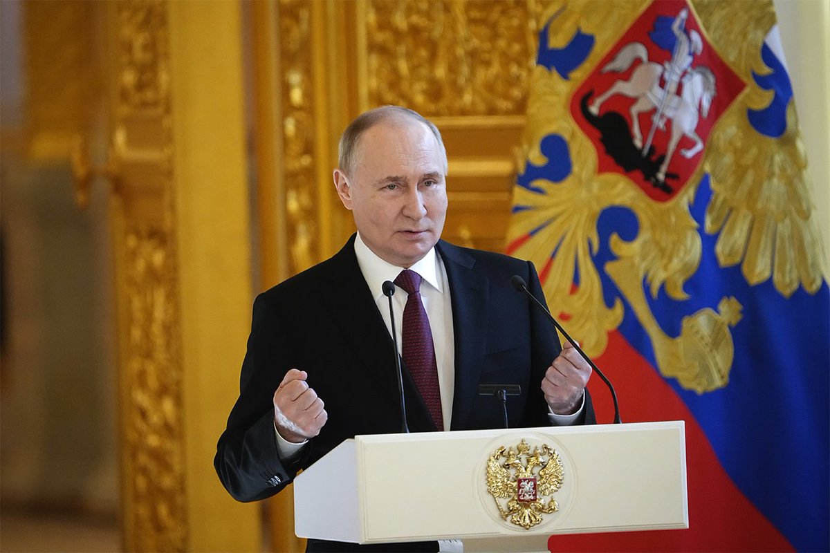 Sarcastic_Sai's tweet photo. #BREAKING🚨🚩 #Russia has launched ballistic missile strikes on capital #Kyiv & other regions across #Ukraine️ #Ukrainian #President #Zelensky addresses the nation.
Just ahead of planned peace talks in #lstanbul, Ukraine has destroyed 40 #aircraft deep inside Russian #territory. https://t.co/r3f2cbjP9H