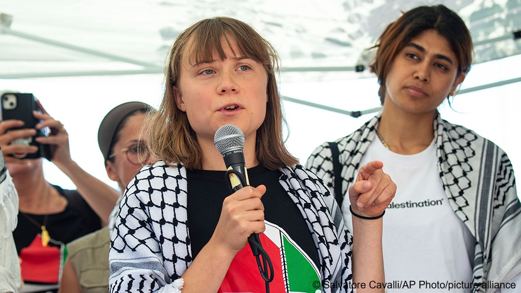 A Freedom Flotilla Coalition vessel is on its way to Gaza. The crew includes activist Greta Thunberg: "We are doing this because no matter what odds we are against, we have to keep trying, because the moment we stop trying is when we lose our humanity." p.dw.com/p/4vG3m