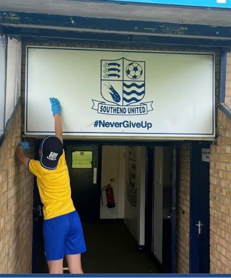 OfficialTBV's tweet image. Back in August 2023, our fans spent hours cleaning Roots Hall, not knowing if we would have a club to watch that season…
672 days later, we fought for promotion in a NL play-off final.
It may not have gone our way, but today we can all be immensely proud to be a Shrimper 🔵⚽️