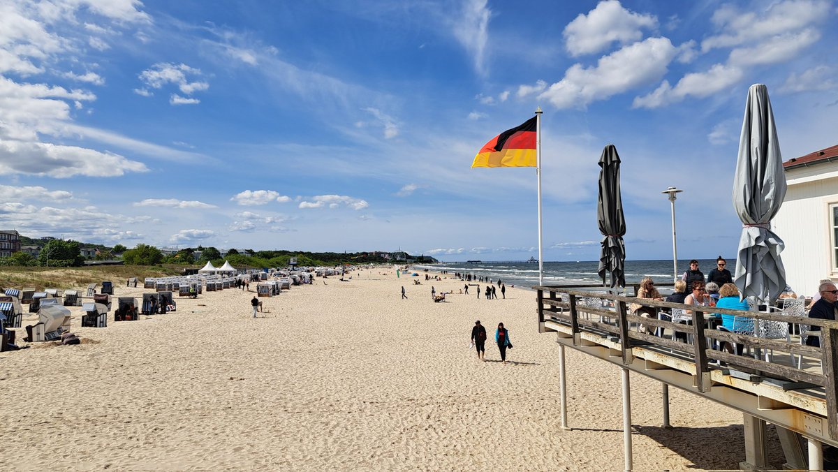 Bei mir ist das ganze Jahr #Stolzmonat ! Trotzdem: 
Fröhlichen #Stolzmonat2025 !