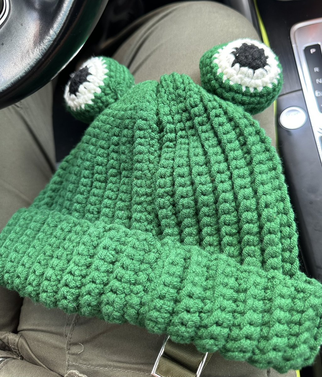 echoarin's tweet photo. You guyssss look 🥰 #newHatAlert I love green https://t.co/bqSYm5dYX8