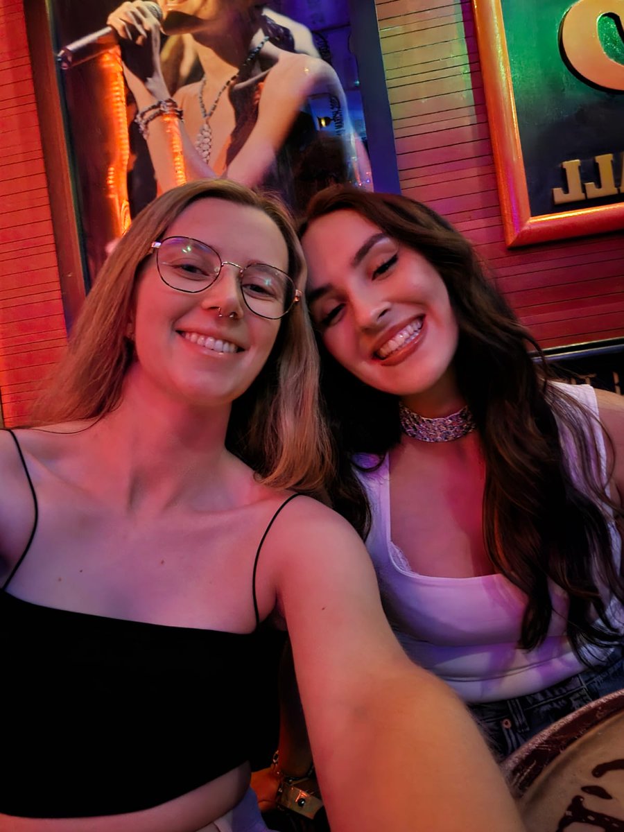 Pero guiri pasando un finde en Málaga con su <a href="/cejothache/">C.</a> es aún más feliz 🫂