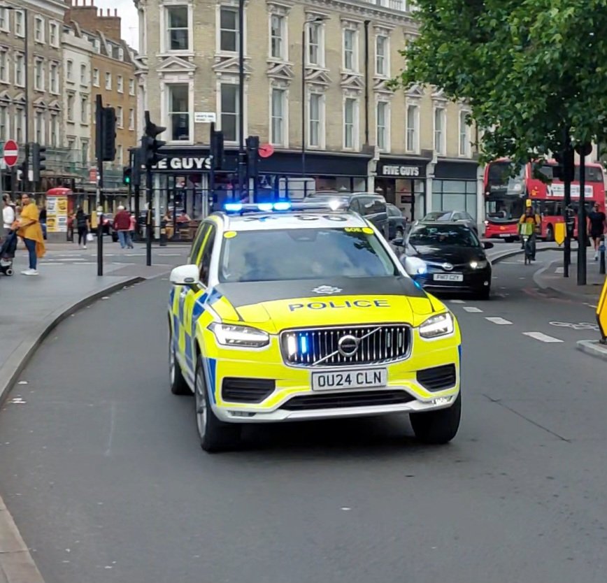 Andrewwhitton2's tweet image. Busy weekend in London for @metpoliceuk @BTP &amp;amp; @LondonFire responding and dealing with numerous Incidents across the Capital. 

New ARV with @BTP responding earlier today 

🚒 🚓 📸

#London
#Fireengine 
#Police