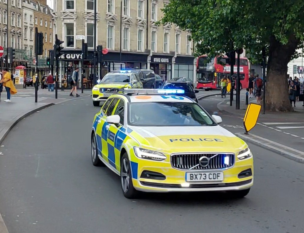 Andrewwhitton2's tweet image. Busy weekend in London for @metpoliceuk @BTP &amp;amp; @LondonFire responding and dealing with numerous Incidents across the Capital. 

New ARV with @BTP responding earlier today 

🚒 🚓 📸

#London
#Fireengine 
#Police