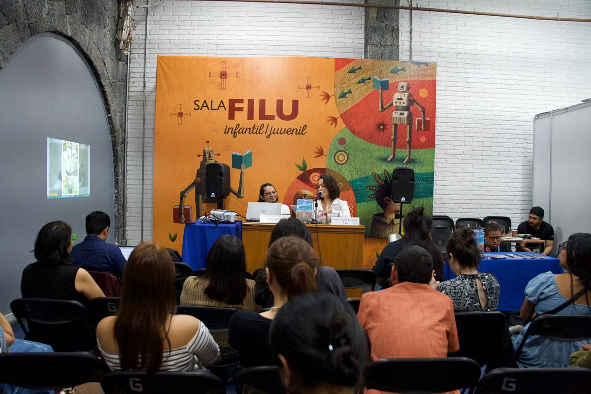 Te compartimos imágenes de la Presentación del libro Volver atrás, de Abraham Balcázar

Una charla entre Roxana Ivette Zermeño Rivas y el autor