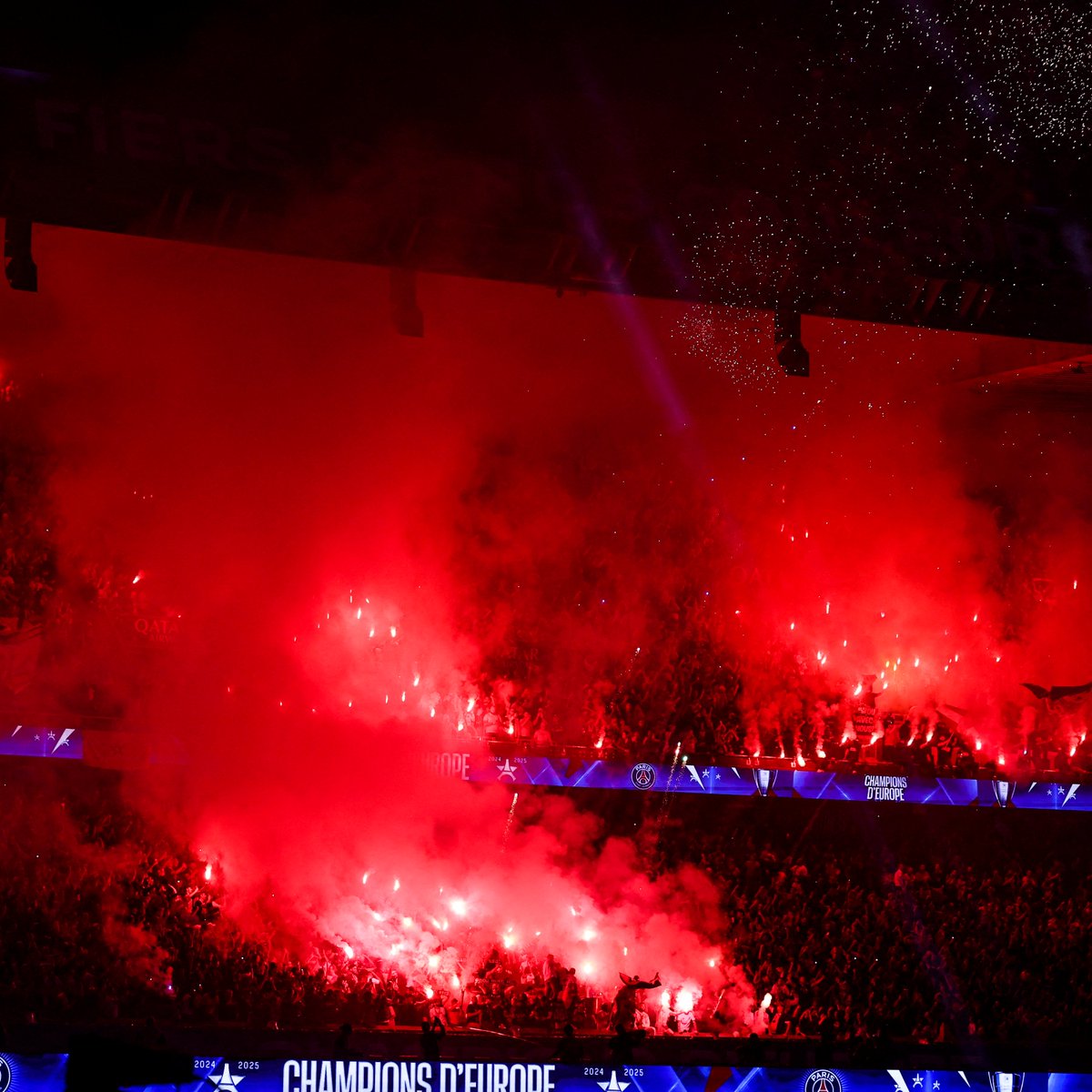The celebrations continue at the Parc des Princes 🎆