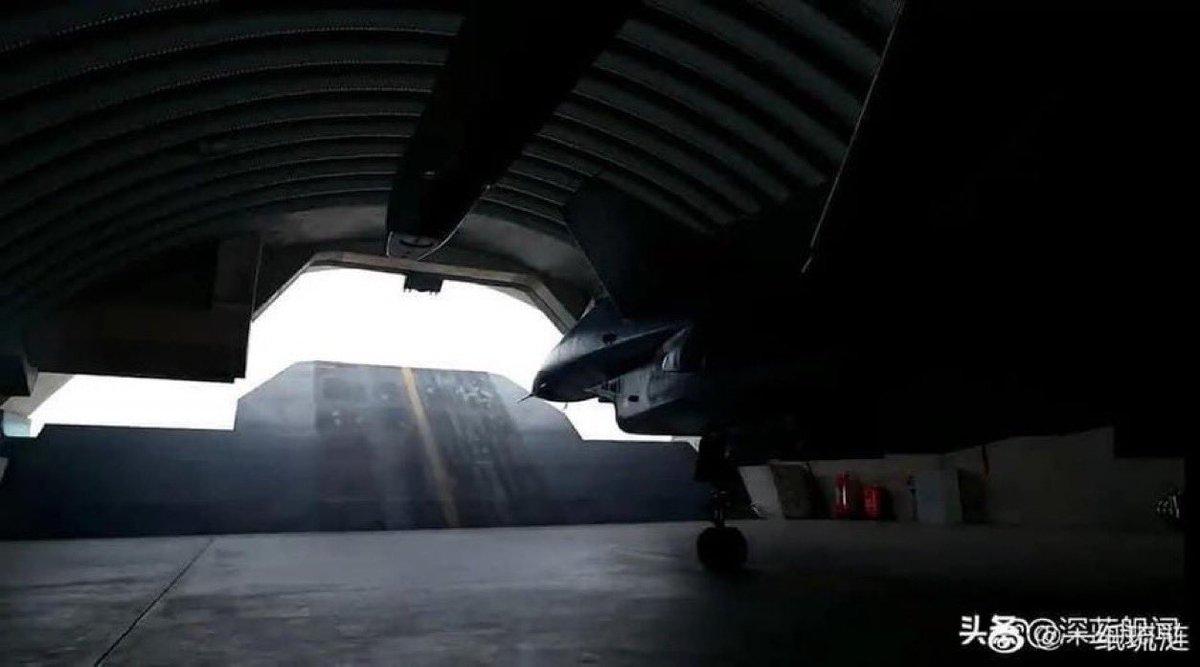 Ukrayna’nın batı desteğiyle Rusya’da kritik savaş üslerine yaptığı saldırı sonrası Çin'in savaş uçakları için yaptığı özel zırhlı hangarların önemi gündem oldu.