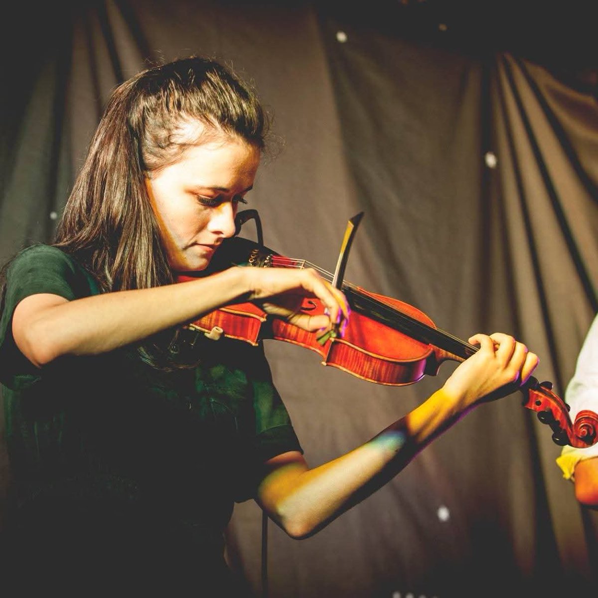 #Ronstadt 
#LindaRonstadtTribute 

#BandMembers

Aoife Cunningham - All Ireland Feiseanna Winning Fiddle Player!!😉...👌

"Prepare To Be Entertained!"..

#MusicFans
#IrishMusicCommunity