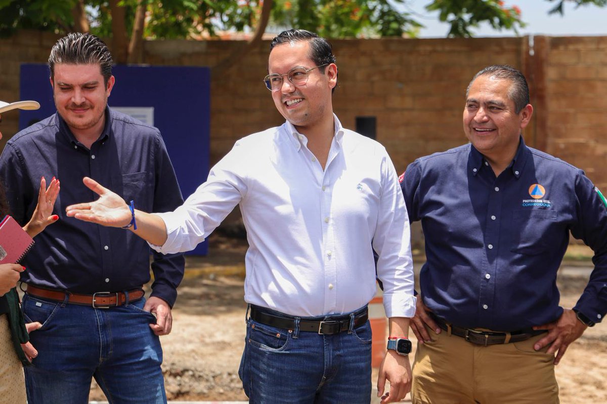 La de Hoy Querétaro (@ldhqro) on Twitter photo #Corregidora <a href="/JosueGro/">Chepe Guerrero</a> y la <a href="/cea_qro/">CEA Institucional</a> proyectan obras hidráulicas para Corregidora ladehoy.com.mx/chepe-guerrero… #Corregidora <a href="/JosueGro/">Chepe Guerrero</a> y la <a href="/cea_qro/">CEA Institucional</a> proyectan obras hidráulicas para Corregidora ladehoy.com.mx/chepe-guerrero…