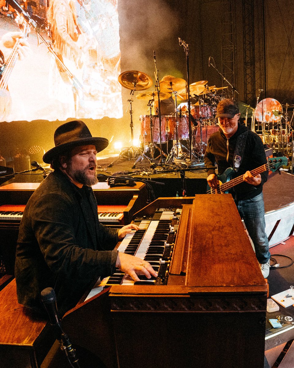 Bangor, what a way to wrap up a weekend of incredible shows, memories, and connection. 

Thank you for helping us close out this weekend on such a high note. See you on the road again soon! 🤙🏼