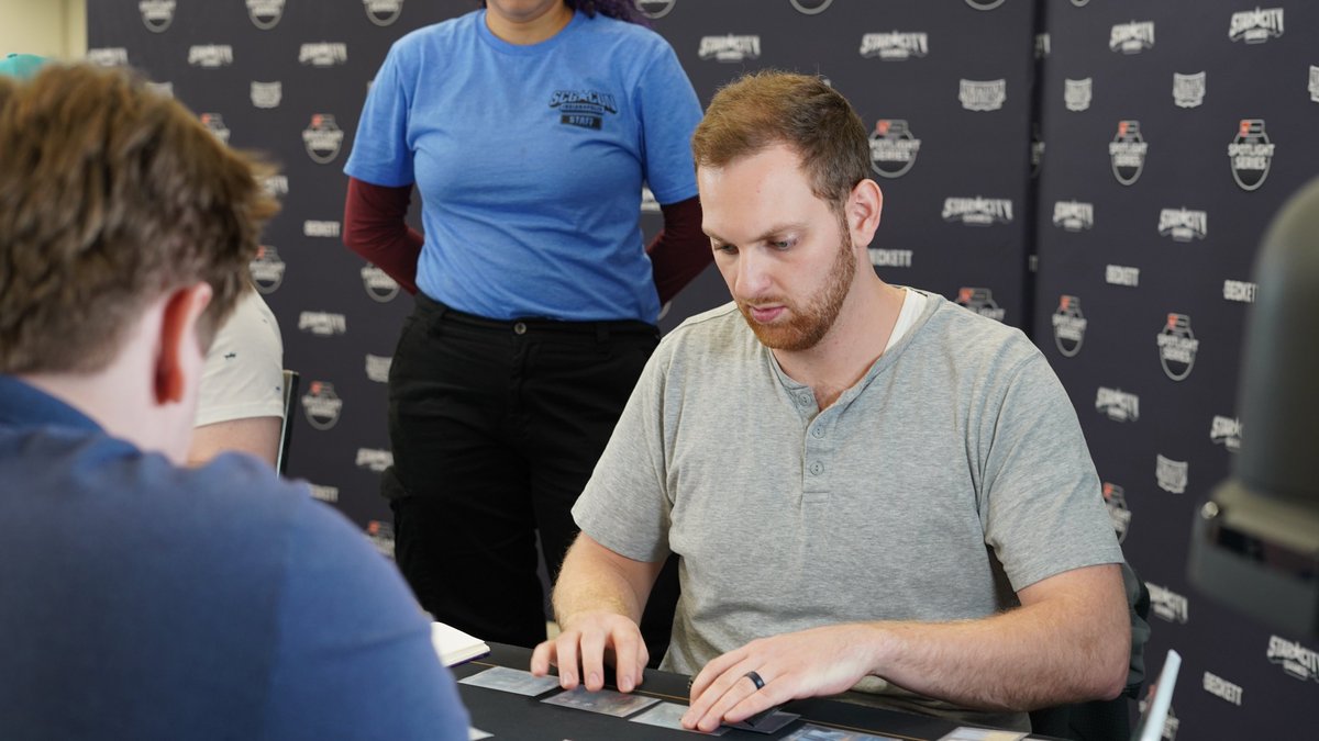 Andrew Bailey advances to the Top 4 with Esper Reanimator over Burke Methena on Azorius Affinity! 📰

See the rest of the Top 8, LIVE from #SCGINDY!

youtube.com/watch?v=6btdyg…
twitch.tv/starcitygames

#SpotlightSecretLair