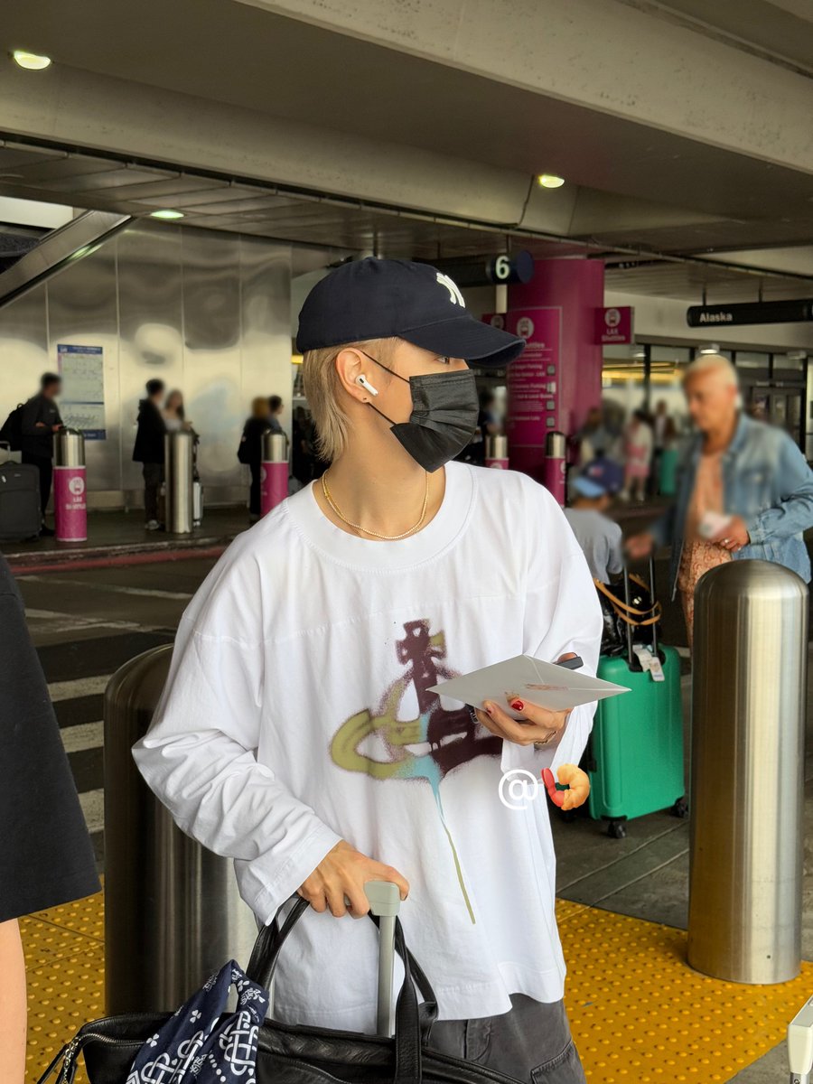saeubbuing's tweet photo. 250601 Mark arrived at LAX
Have a good rest💜

#MarkTuan #마크 #갓세븐
#段宜恩 https://t.co/m4GOOG7Mhm