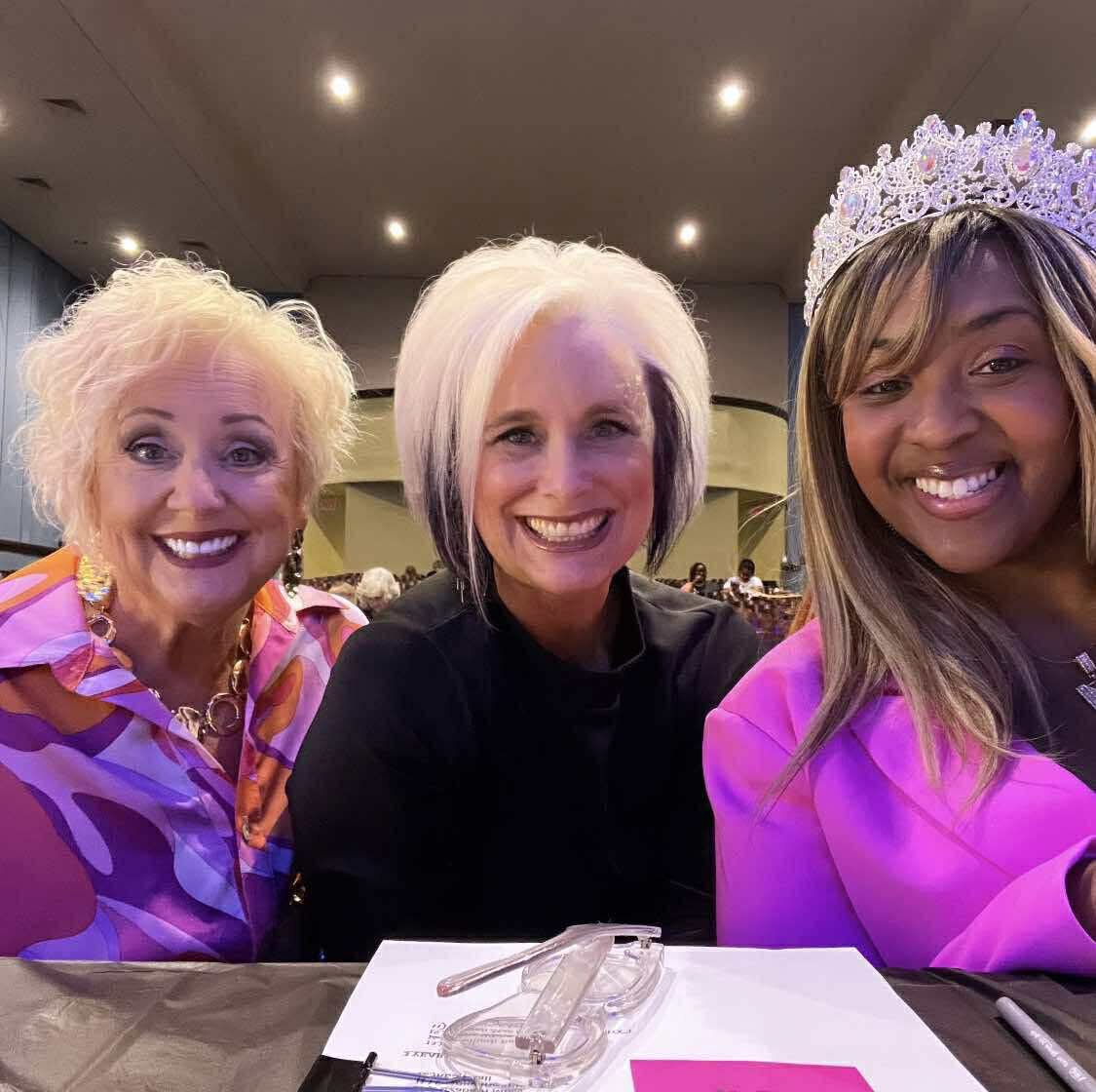 futuretalkshow's tweet photo. #MSSpokeamodel
What an amazing time I’m having judging the “Pageant Perfect” with these beauties in Newnan, GA. These young ladies are stunning on stage! It’s hard to judge 😲😲 Great job girls 👏👏👏
#marvelousmarissa #marvelousmarissaonthego #PageantJudge #UIE #pageantperfect https://t.co/hB2p8mOjNB