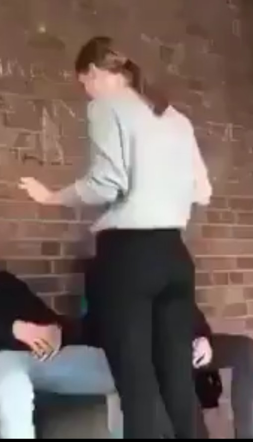 _EnemyPublic's tweet photo. @clipzfactory a mulher com uma bunda dessa eu negociaria com ela ao invés de brigar https://t.co/xQ9BnptRKo