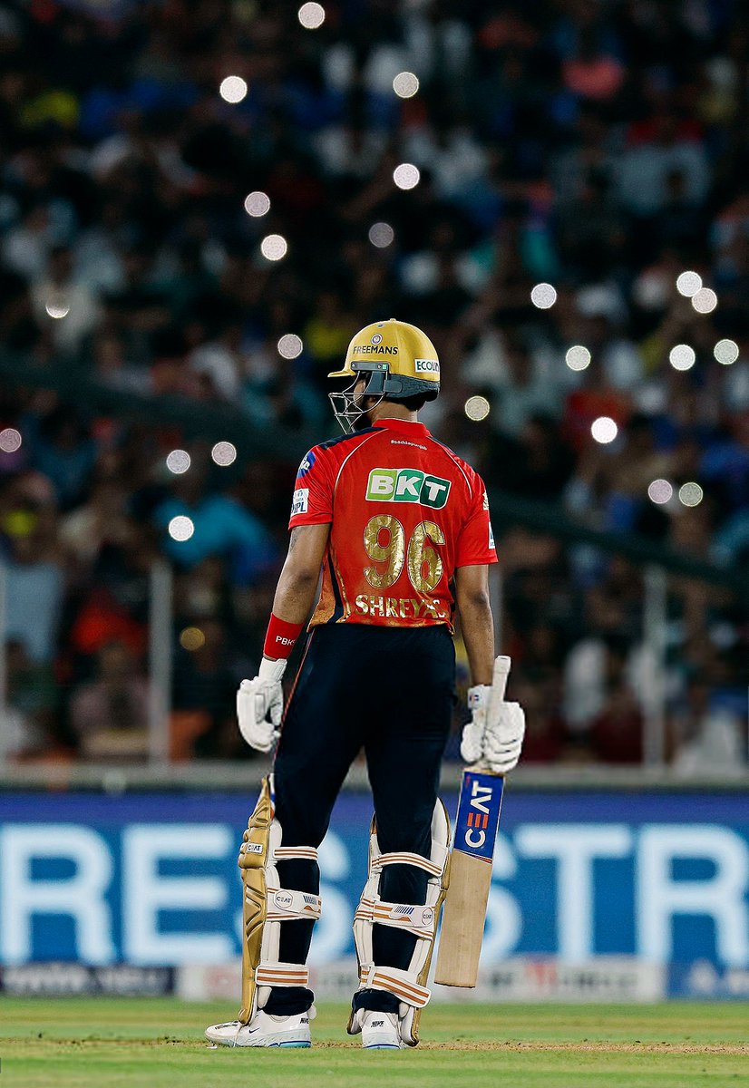Man_o_karthik's tweet image. Unmaiyave Rowdy Iyer dhan pola..😐
Punjab made to the finals.. 💥
Ennaaa oru matchu.. 👏🏻
#RCBvsPBKS #IPLFinals