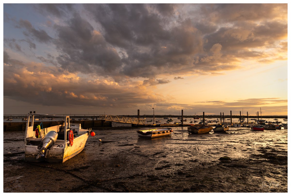 merseamillsy's tweet photo. 'Working Boats'
Some nice light &amp; lovely cloud formations here on the Island this evening. https://t.co/4IbTpPh0kM