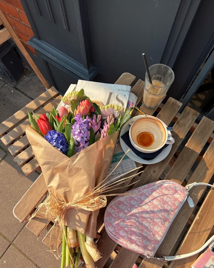 liIacdaisy's tweet image. HELLO JUNE