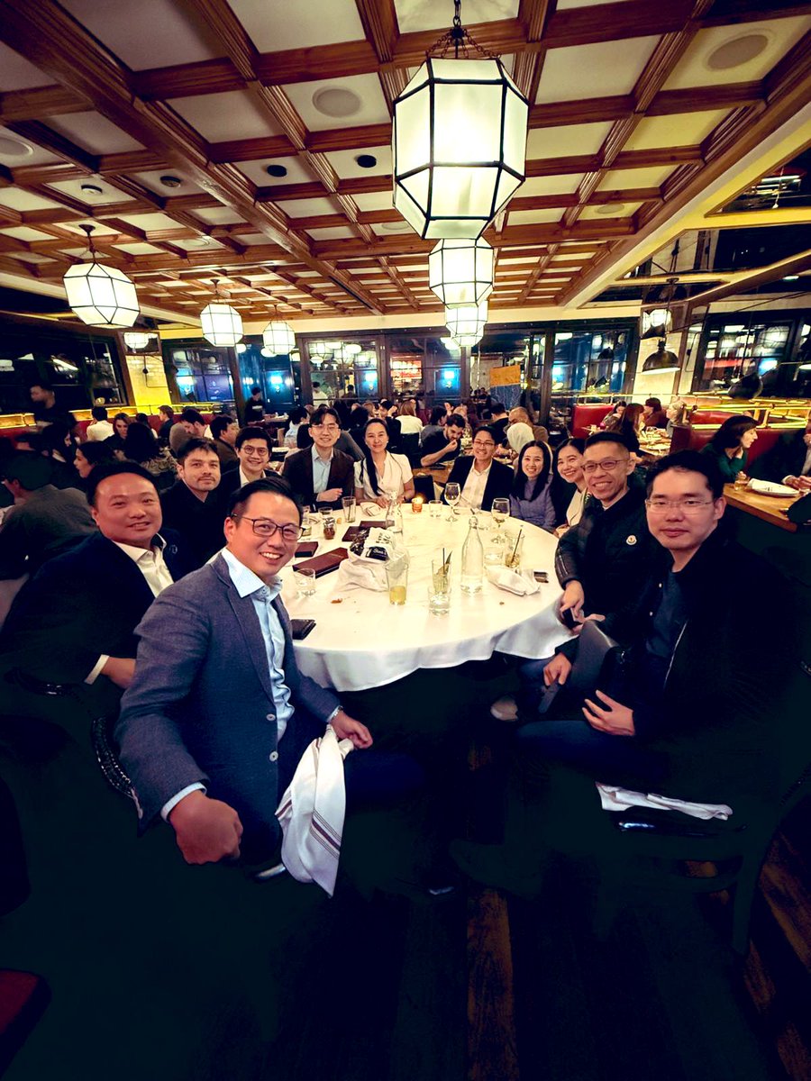 DrYujiUehara's tweet image. Grateful to catch up with friends, meet brilliant new colleagues, and soak up wisdom from giants who keep pushing oncology forward.@StephenVLiu @PatelOncology @stephanieplsaw @mollylisc @herbloong @drdaviddwlee @BenjaminBesseMD @drkevin_chua_lm @danieltanmd
#ASCO25 #LCSM