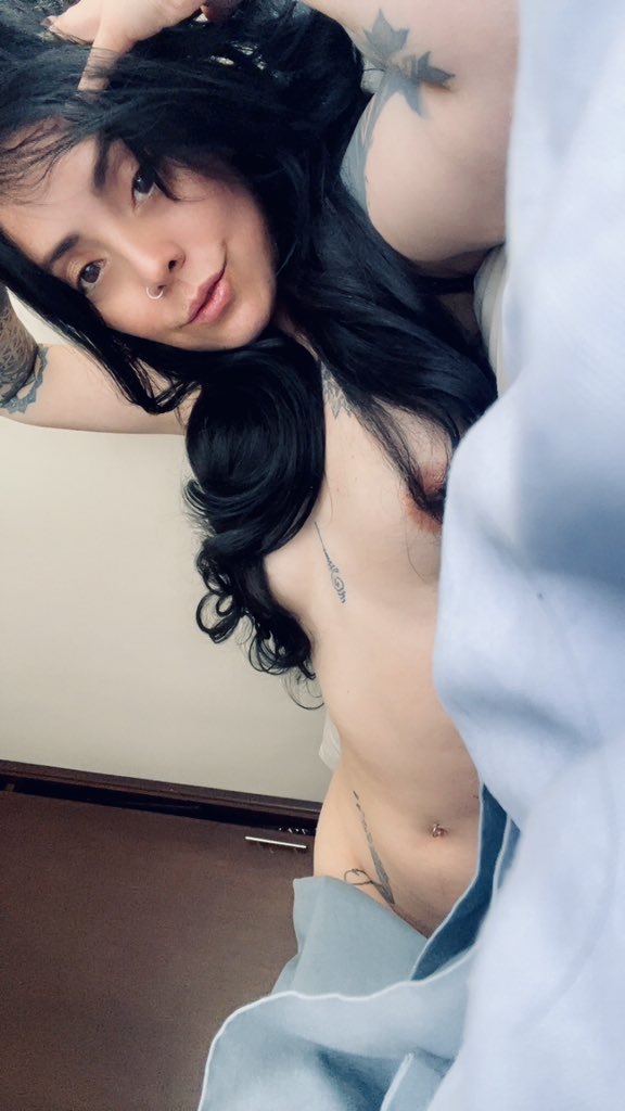 ¿Qué hacen a esta hora…?
Yo… bueno, ya ven…