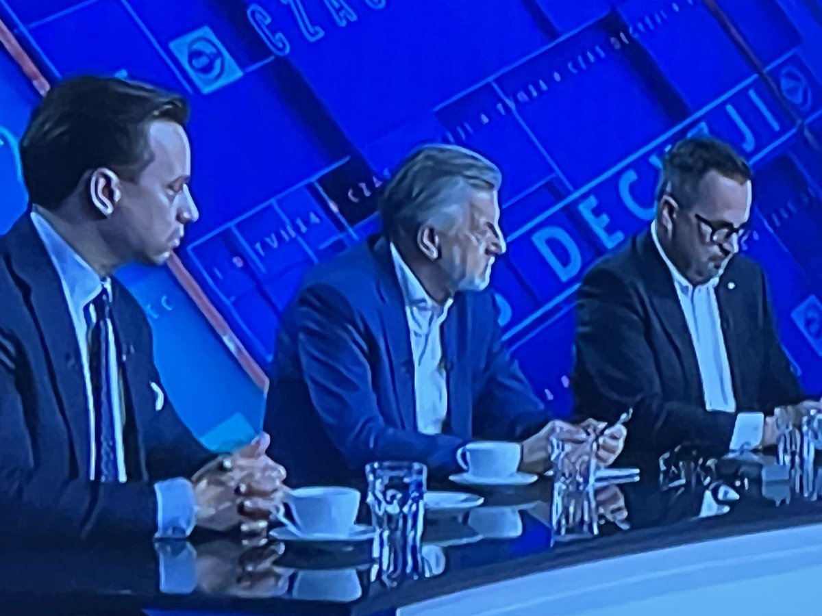 Tvn 24 nie zrażone zaprasza do studia pseudo profesora-hejtera.
Co trzeba zrobić i powiedzieć, aby stracić przywilej robienia wody z mózgu ludziom za pośrednictwem tej stacji??