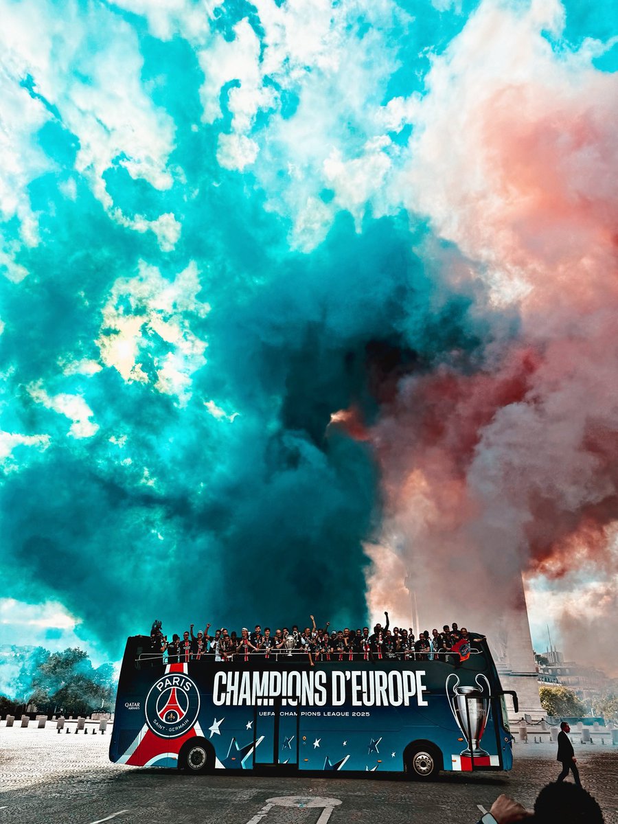 Cette photo de légende ! 🏆🔵🔴🔵