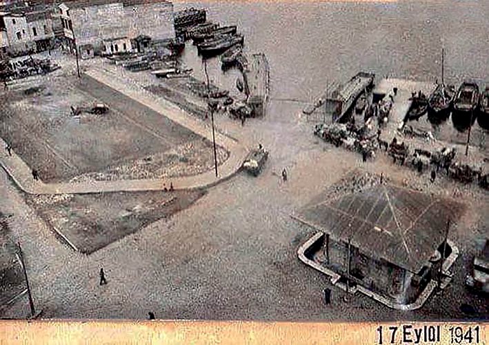 A view from the minaret of Mihmimah Mosque, Üsküdar, İstanbul, 1941

(Notice the proximity of Ahmet III  Fountain to the sea)

Photo from ÜSKÜDAR SEVDALILARI ℂ⋆