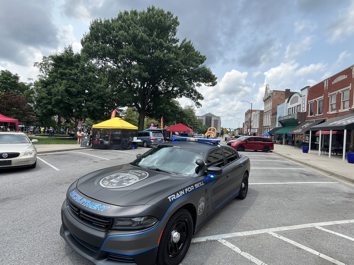 Duncan Hines Days kicked off with the Nostaglic Block Party at Fountain Square Park. We were there to take part in the fun and enjoyed the time with the community.
From sharing laughs to finding an honorary BGPD K9, it was a great time together. 
#bgky #onecityoneteam #community