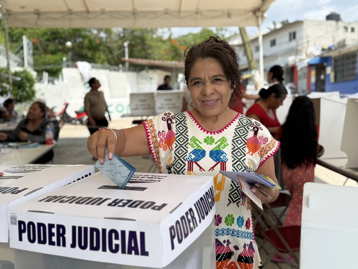 EditSantibanez's tweet image. ¡Yo, ya voté! 🗳️

Un momento histórico para México, por primera vez, el pueblo elige al Poder Judicial.

Si no has votado, ¡aún estás a tiempo!

#VotaPoderJudicial2025mx