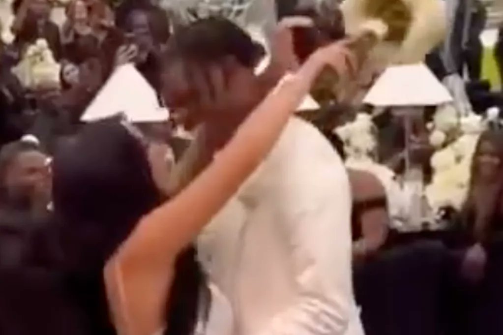 Lip reader catches Travis Hunter's wife giving him cheeky promise at wedding 🗣️

themirror.com/sport/american…