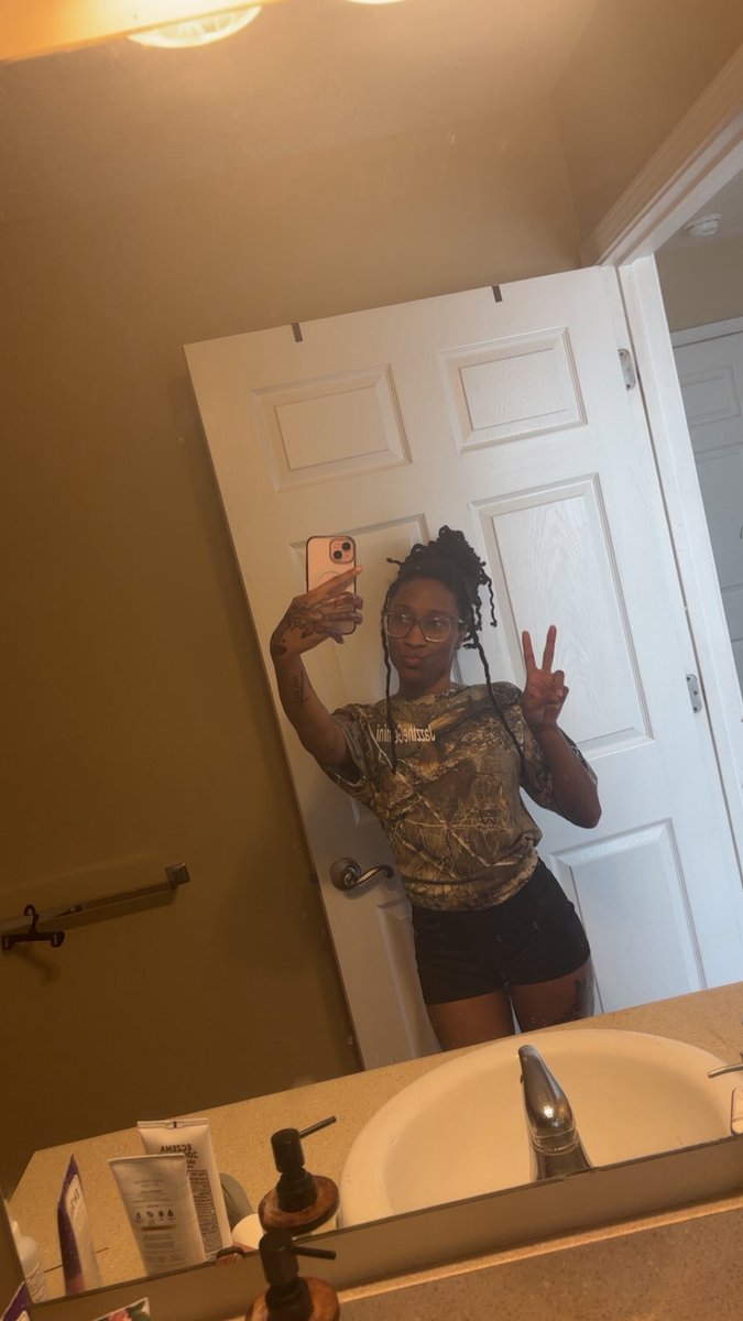 CertifiedJazz01's tweet photo. Happy Birthday to meee Twenty-Ate ♊️😈🥳 https://t.co/42VkxIx3GH