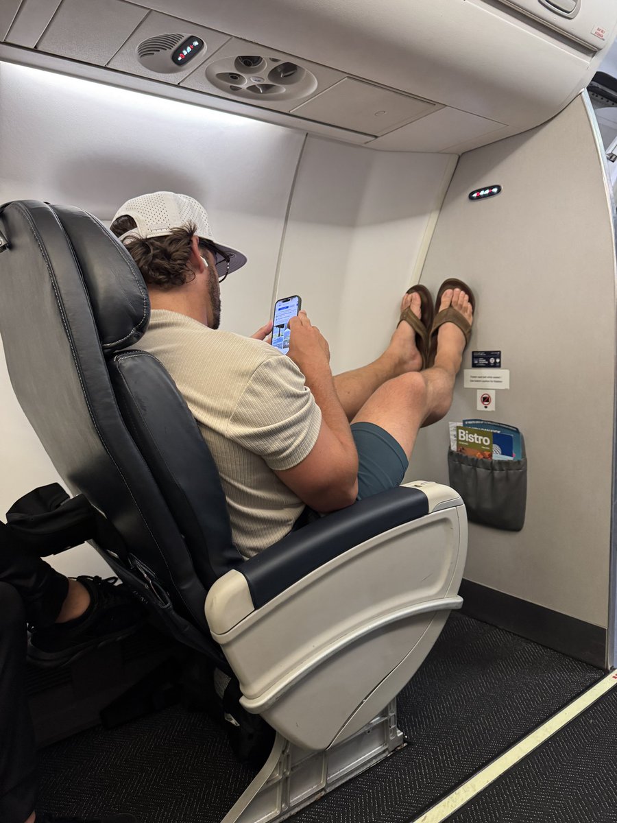 If you wil like this in an airplane, you are wrong and gross.