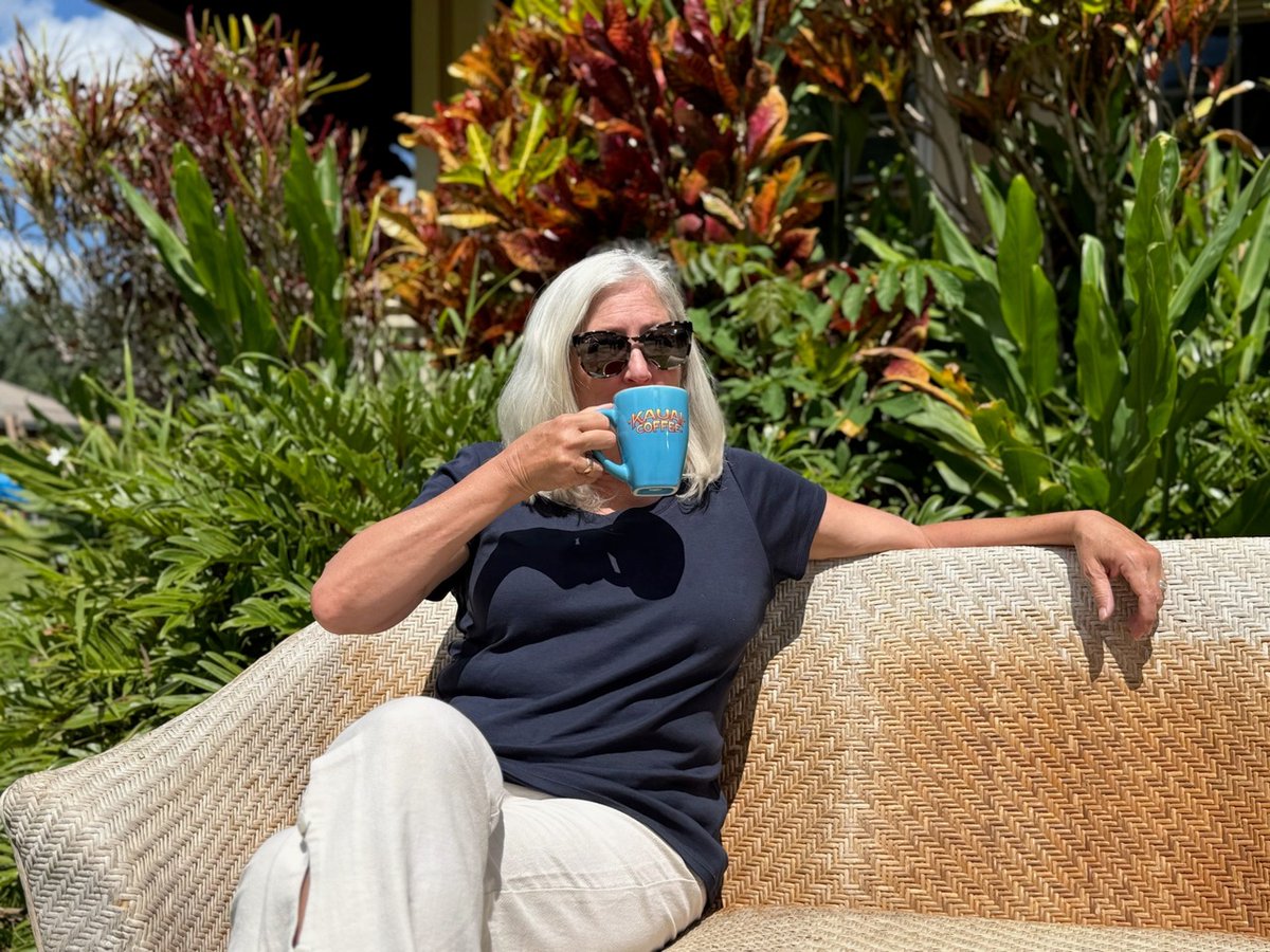 No Sunday scaries when your Monday morning looks like this! 

✅ Sunny skies 
✅ Kauai Coffee
✅A place to slow down and enjoy it

Stock up on your favorite Kauai Coffee so you never run low on Aloha. kauaicoffee.com