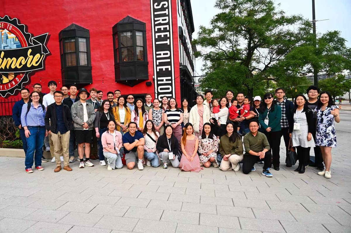 LiResearch's tweet image. Happy Li Lab Dinner Reunion😍#ASMS2025 allows us to have a delicious meal at a local restaurant. We&apos;re all fueled to learn and share cool science over the next few days. Also, kudos to our PI @LingjunLi2 for delivering a fantastic talk at the @bsi_peaks User Meeting 🥳