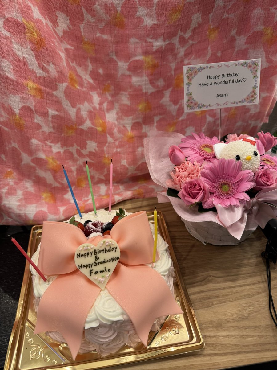 昨日の卒業証書とセトリといただいたケーキ&asamiさんがくださったお花